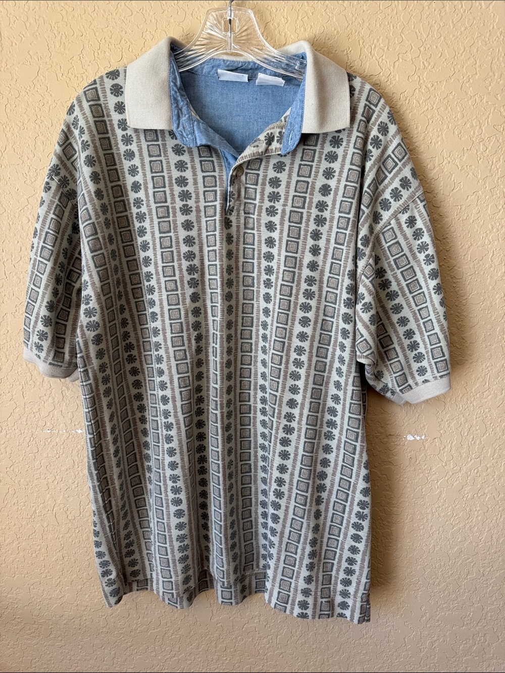 Vintage Bugle Boy Company Men's Beige Patterned Polo Shirt